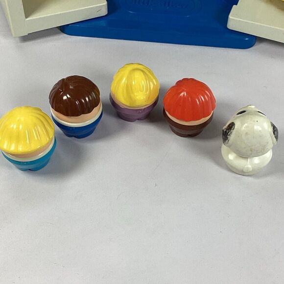 Vintage Little Tikes Cozy Cottage House Carry Case Beds People Dog - Picture 7 of 16